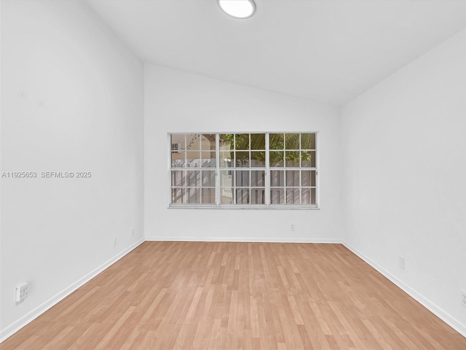255 Somerset Way