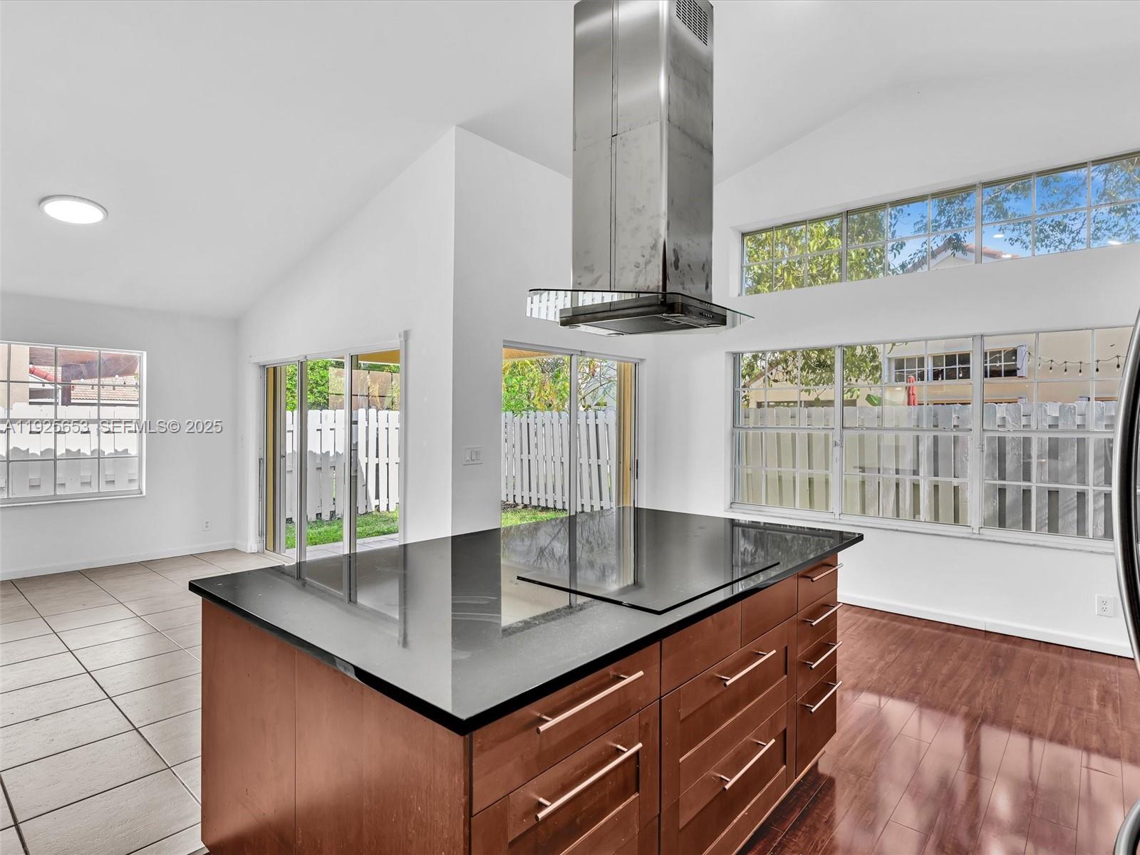 255 Somerset Way