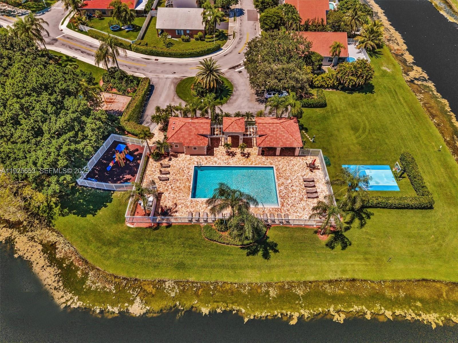 255 Somerset Way
