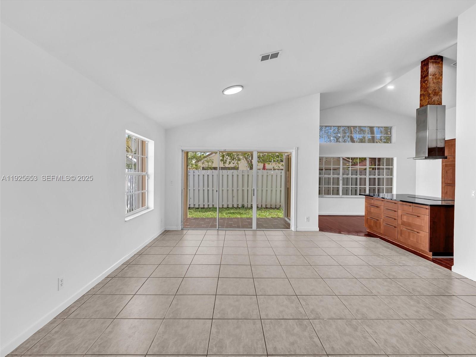 255 Somerset Way