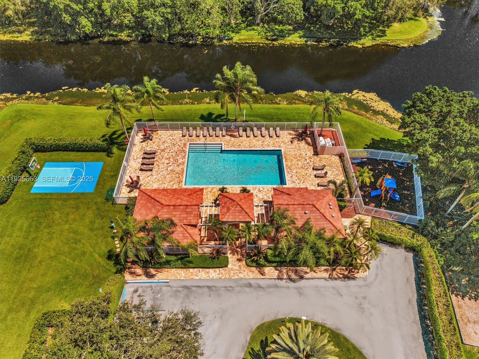 255 Somerset Way