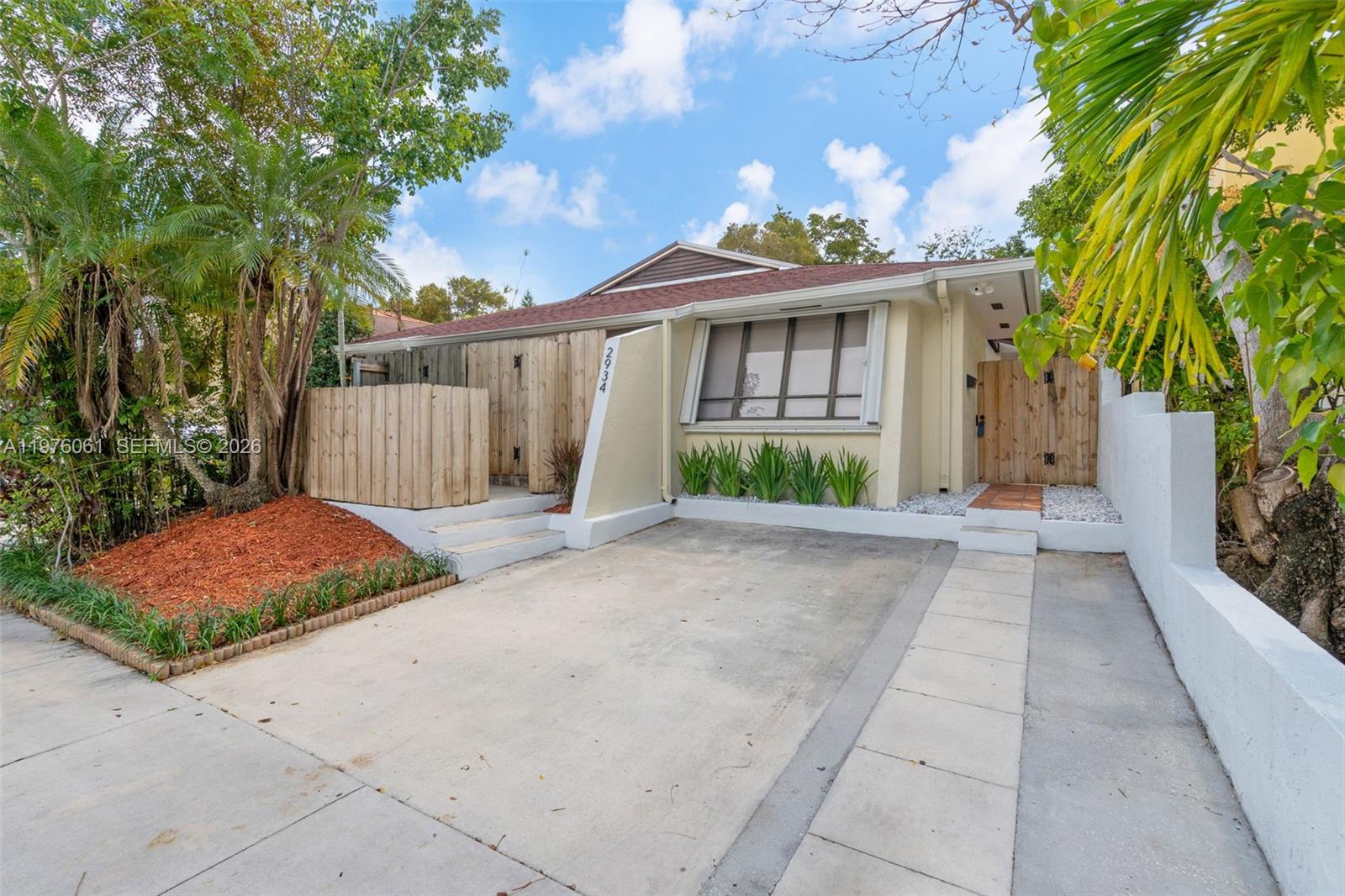 2934 W Trade Ave # B
