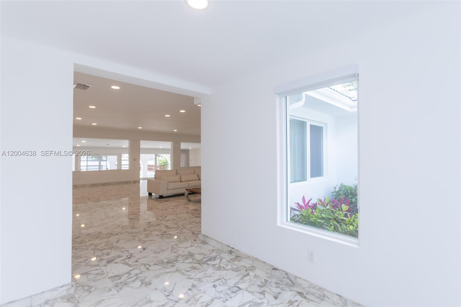 1690 Daytonia Rd