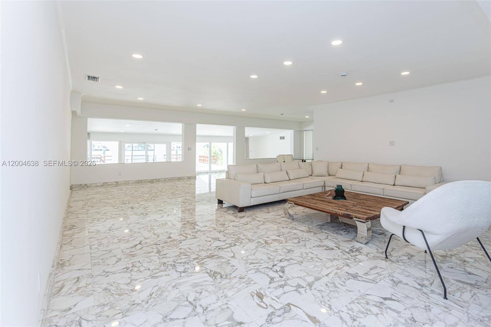 1690 Daytonia Rd