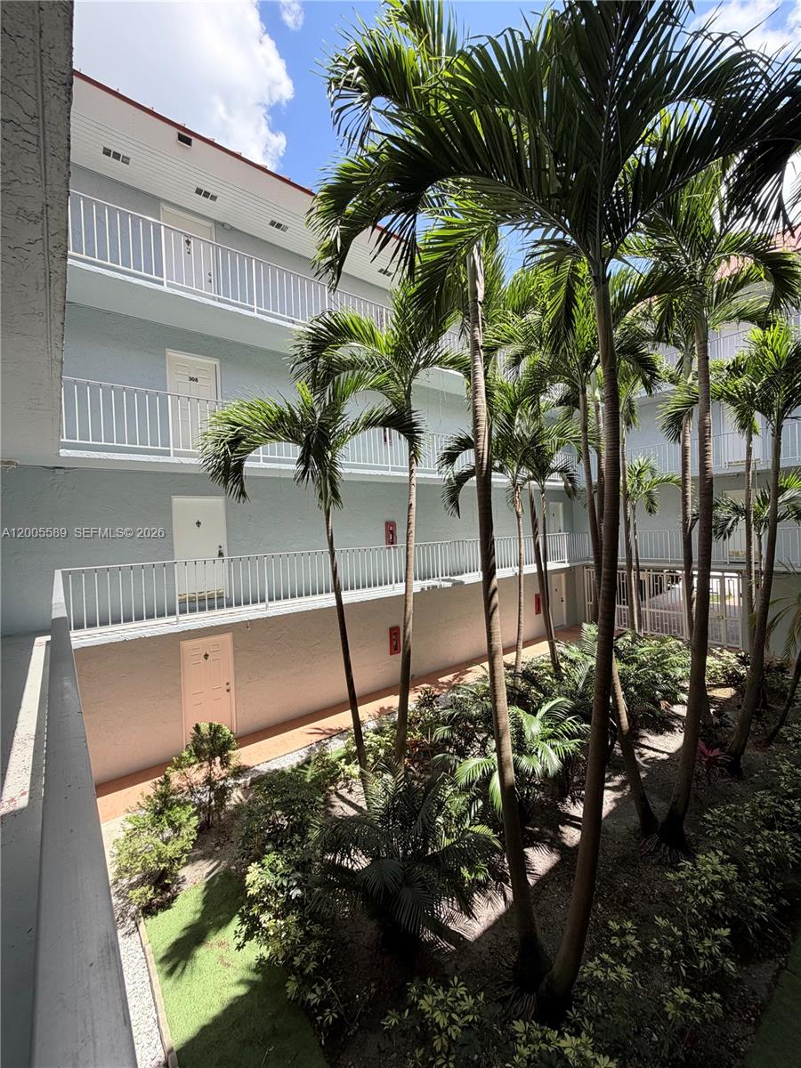 505 S Pine Island Rd # 208B