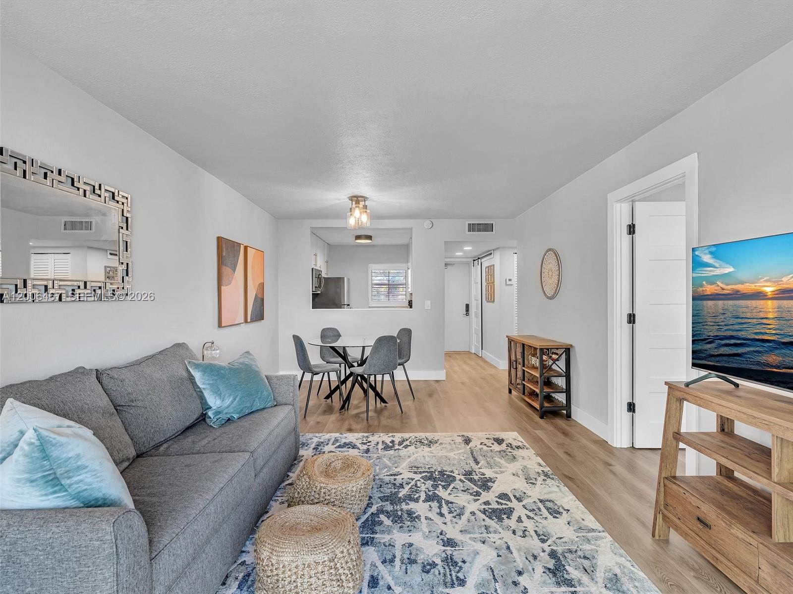 9340 Lagoon Pl # 303