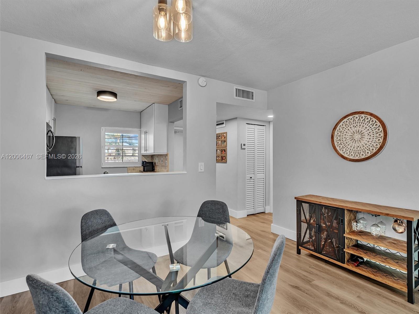 9340 Lagoon Pl # 303