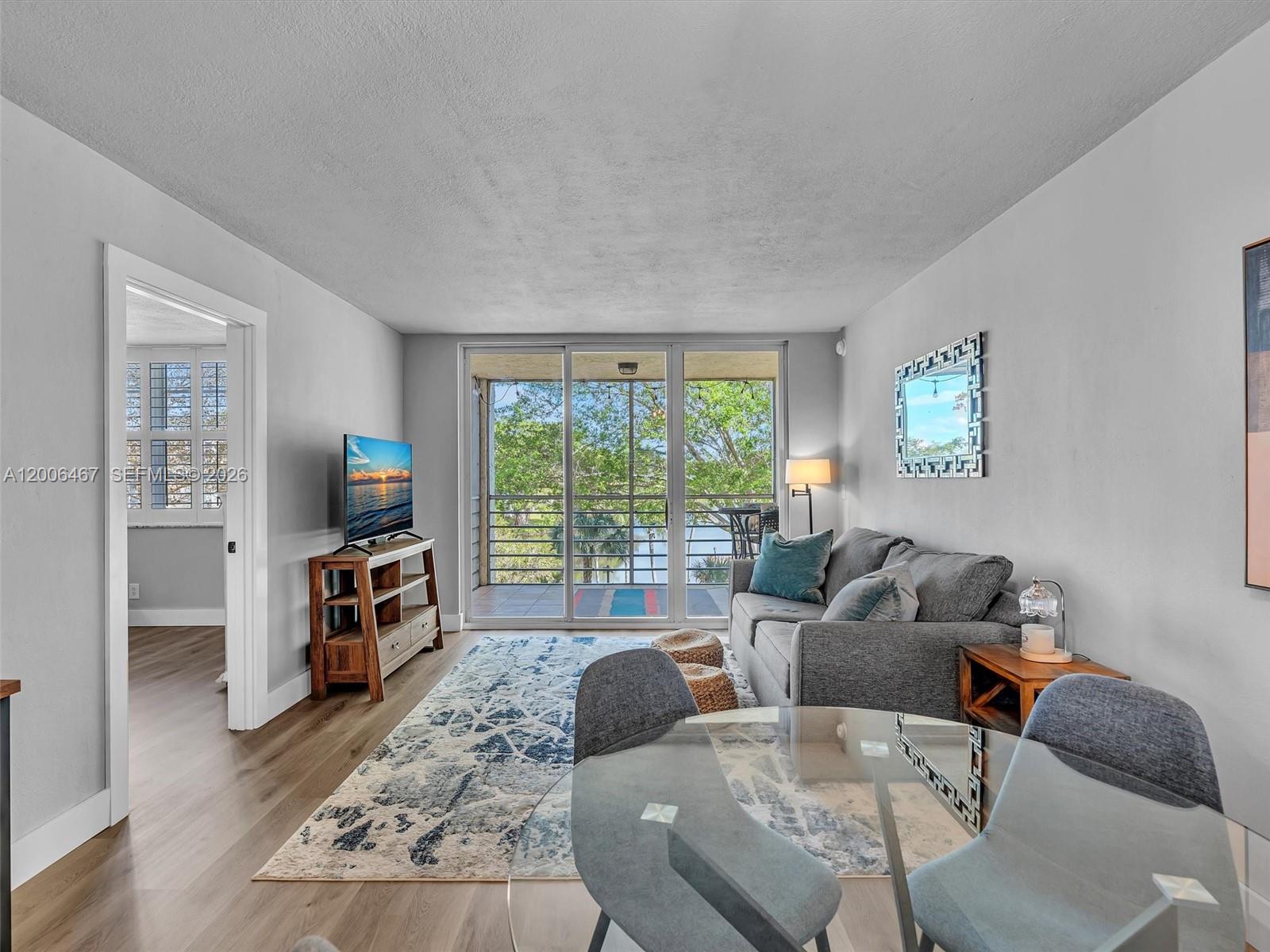 9340 Lagoon Pl # 303