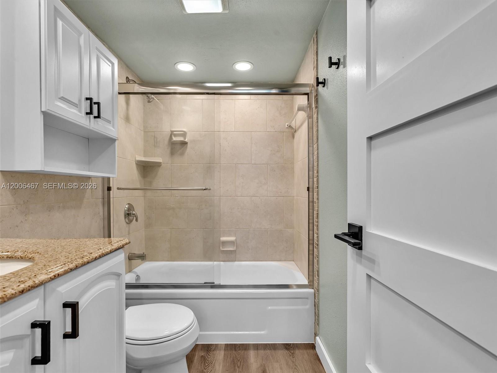9340 Lagoon Pl # 303