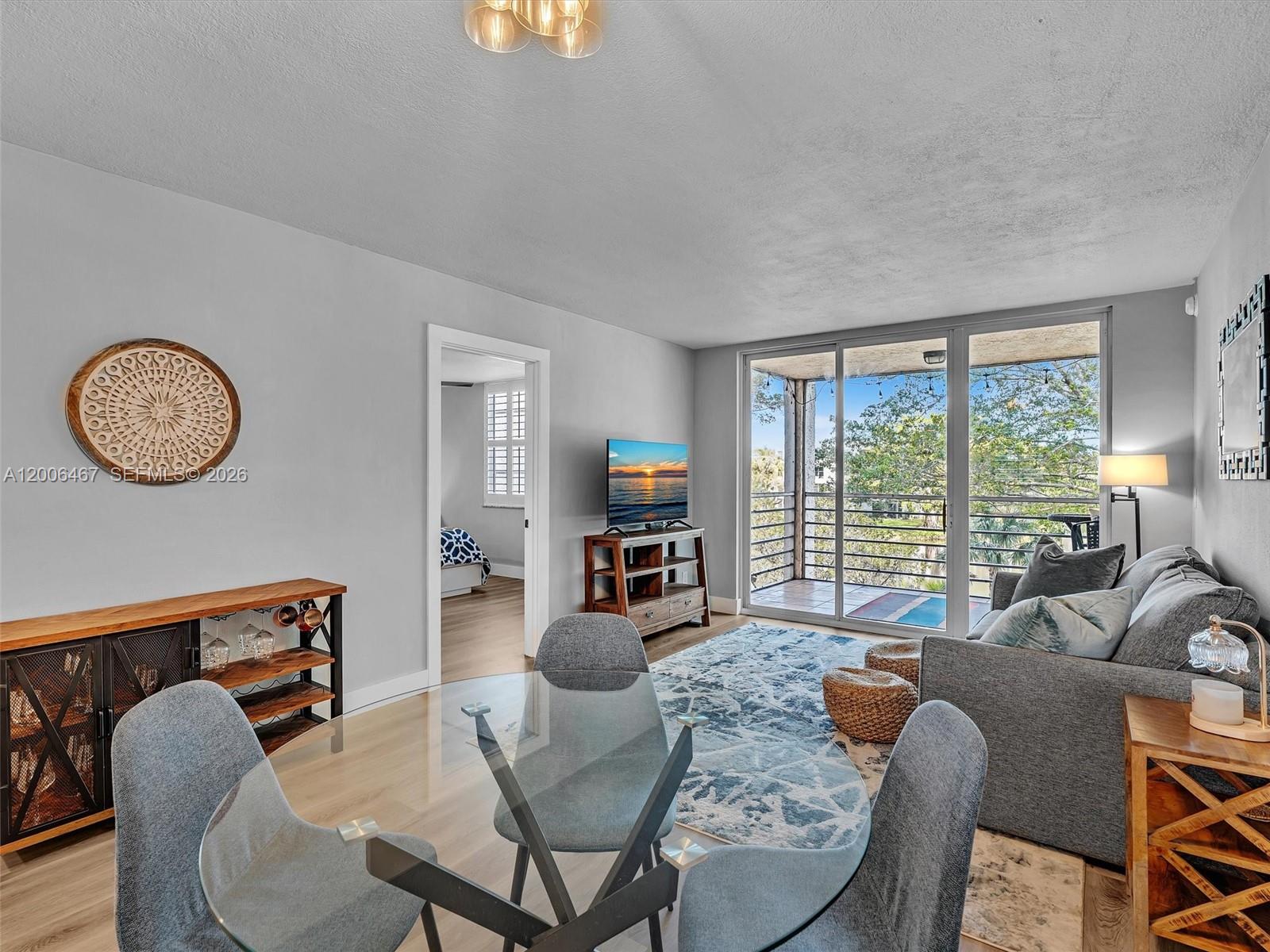 9340 Lagoon Pl # 303