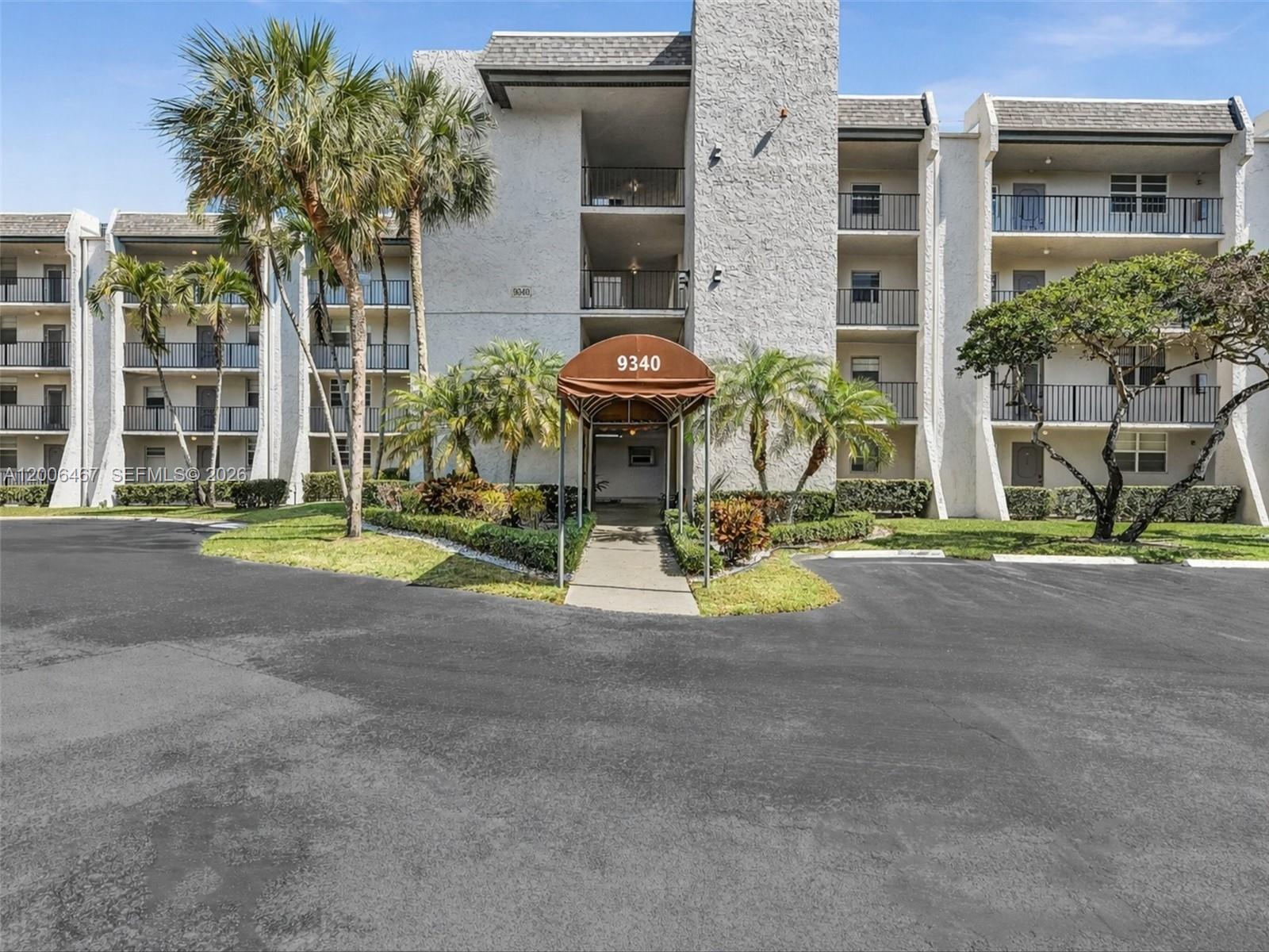 9340 Lagoon Pl # 303