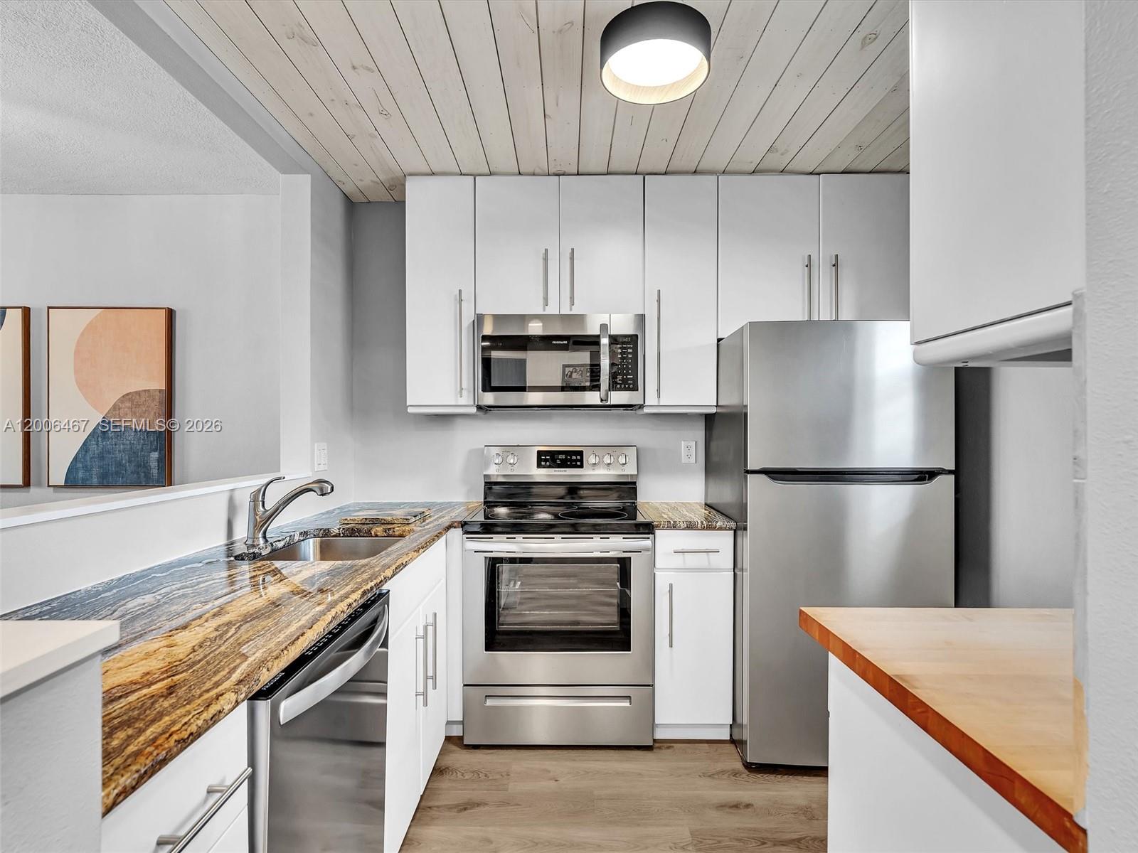 9340 Lagoon Pl # 303