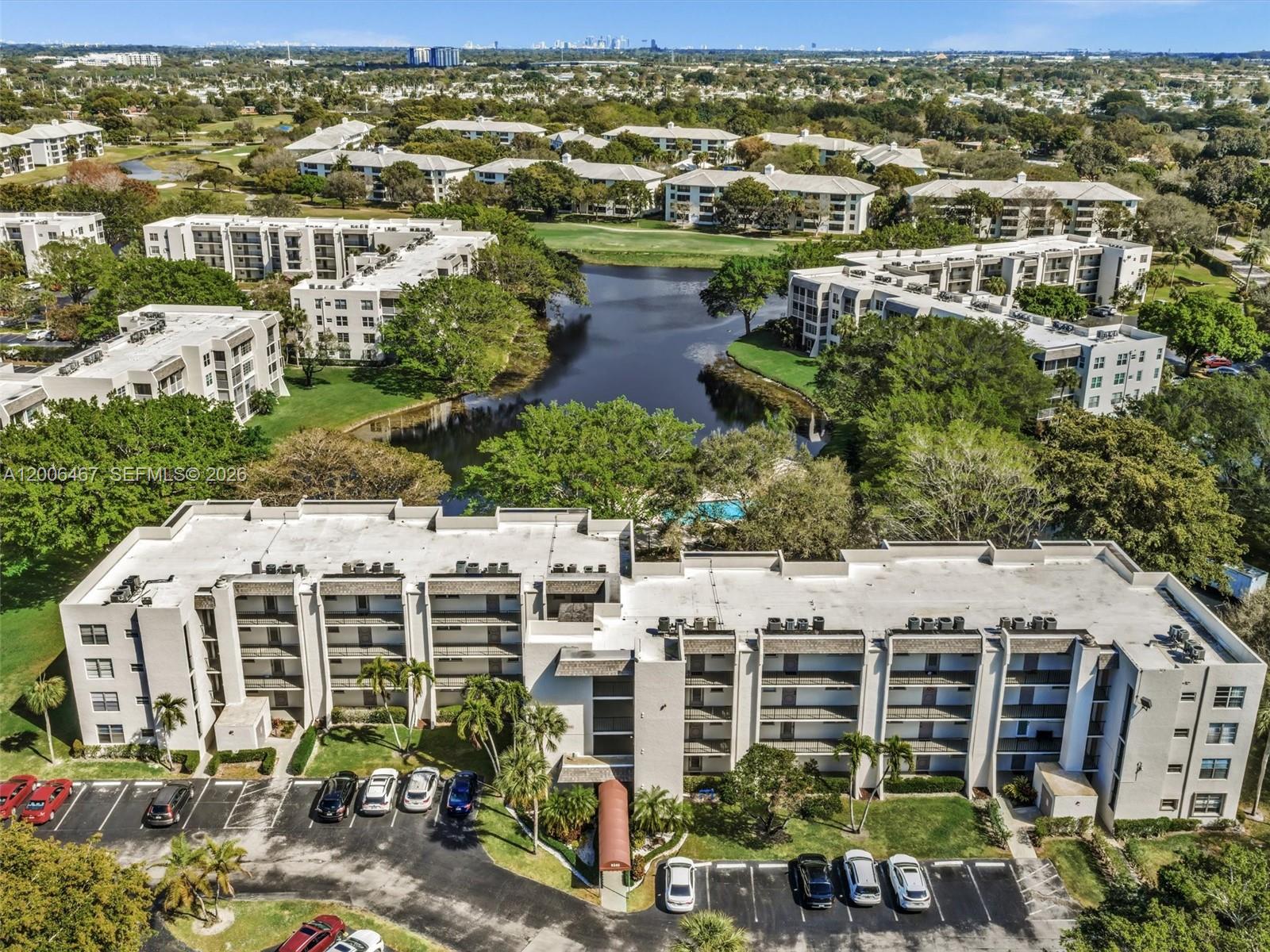 9340 Lagoon Pl # 303