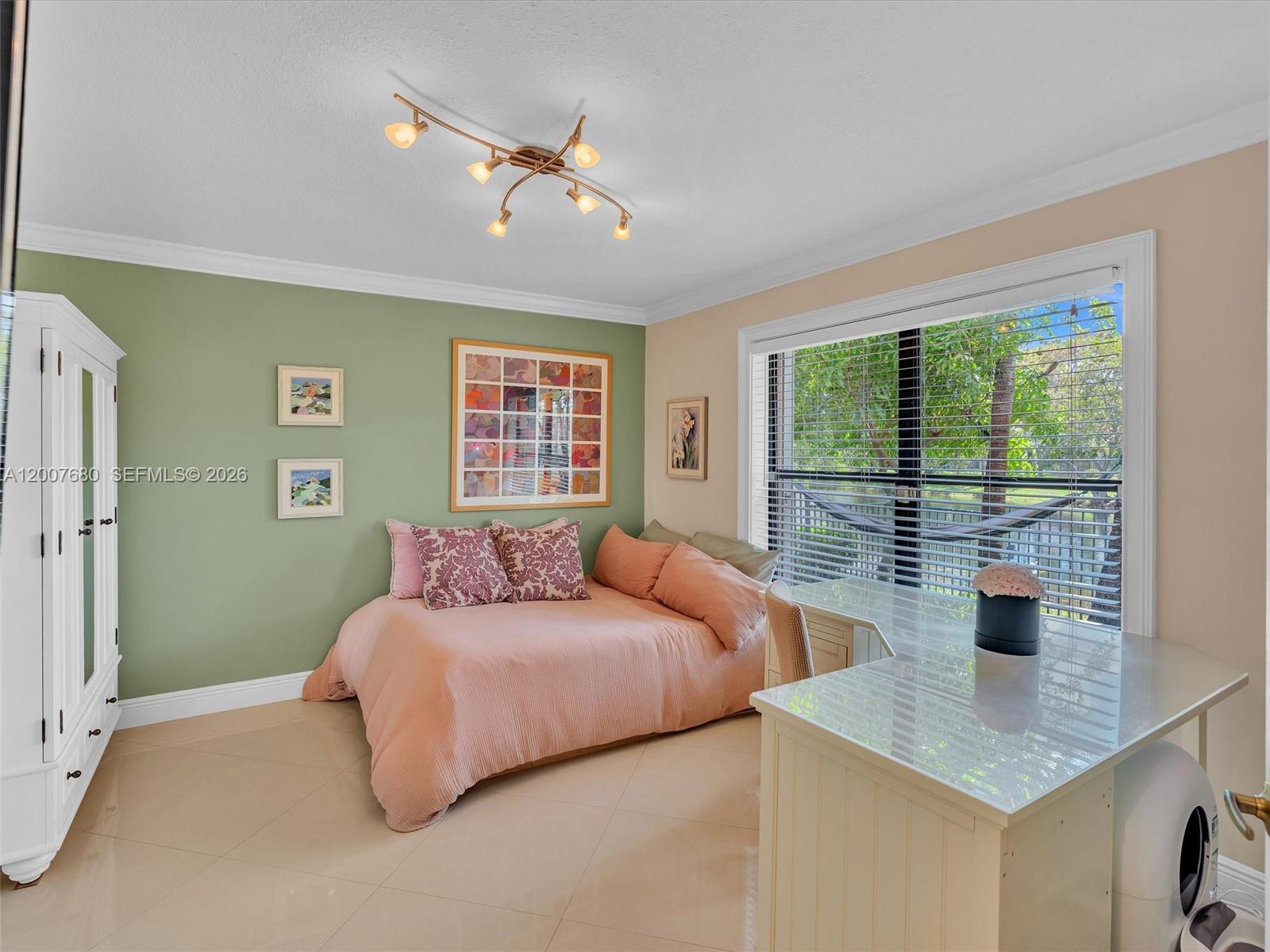 1080 Creekford Dr