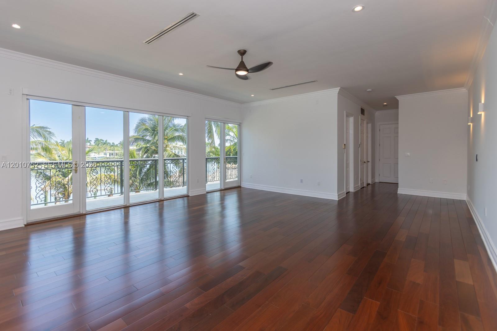 425 N Shore Dr