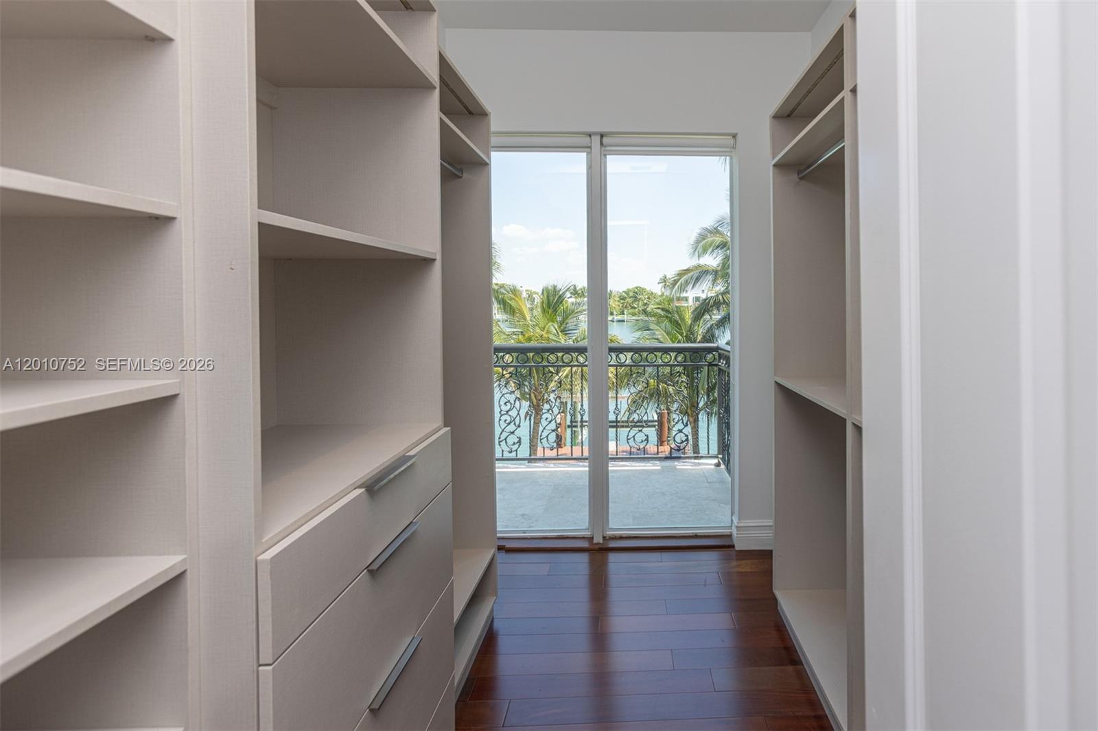 425 N Shore Dr