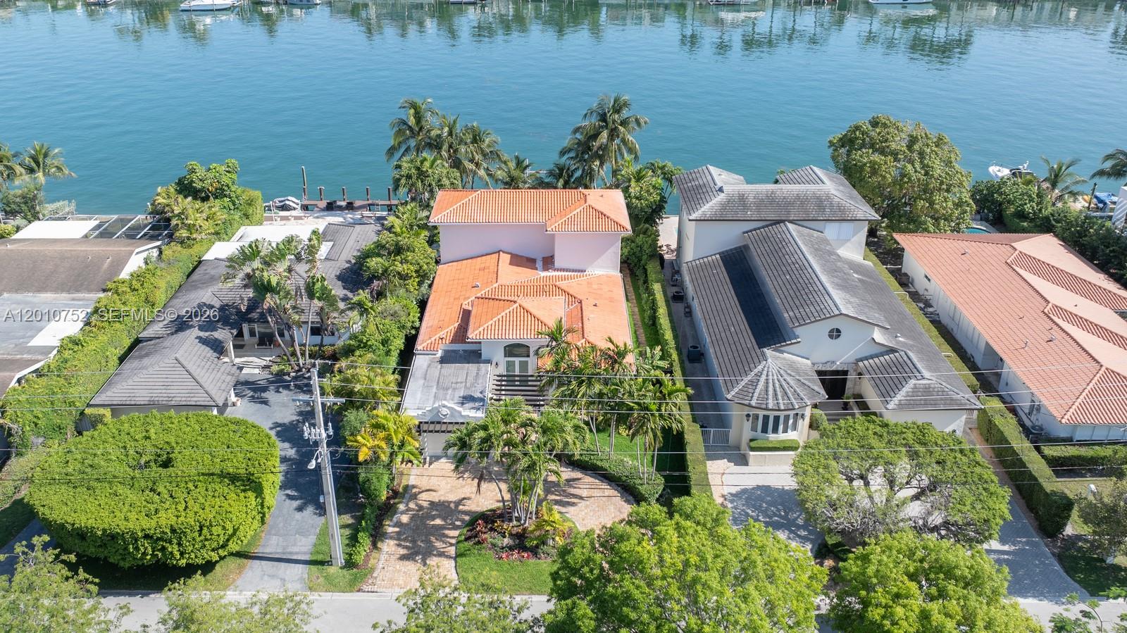 425 N Shore Dr