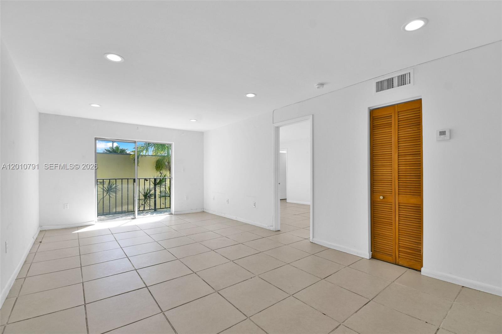618 Euclid Ave # 303