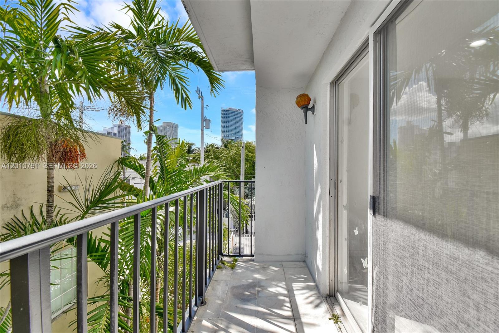 618 Euclid Ave # 303