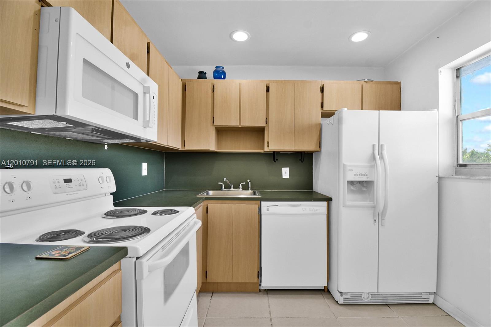 618 Euclid Ave # 303