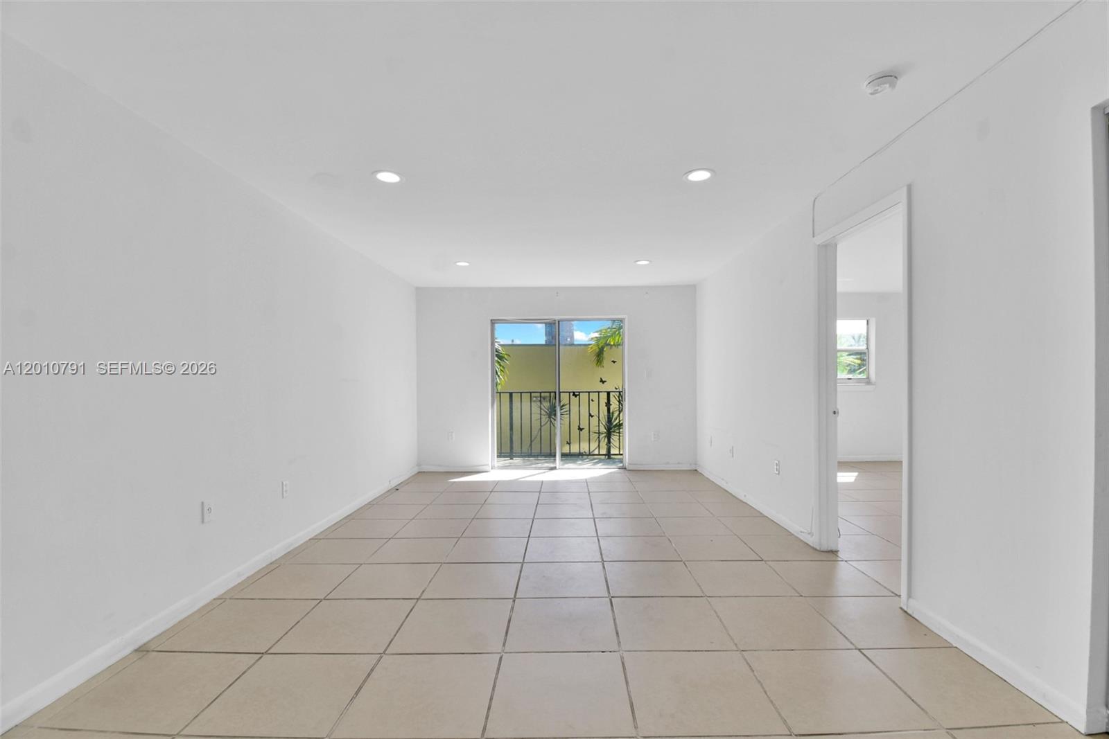 618 Euclid Ave # 303