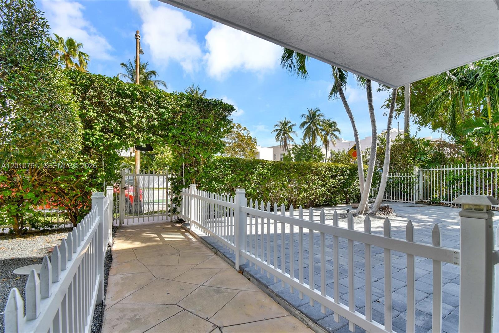 618 Euclid Ave # 303