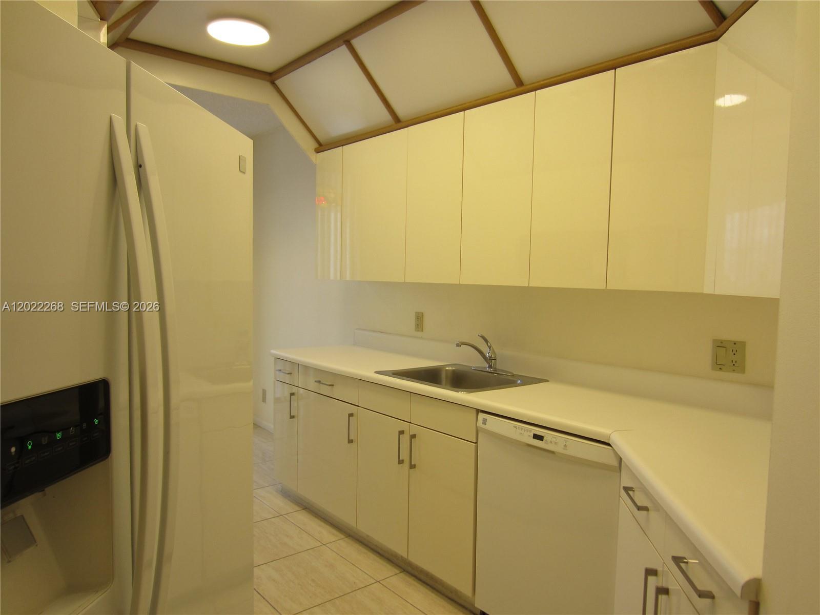 3610 Yacht Club Dr # 511