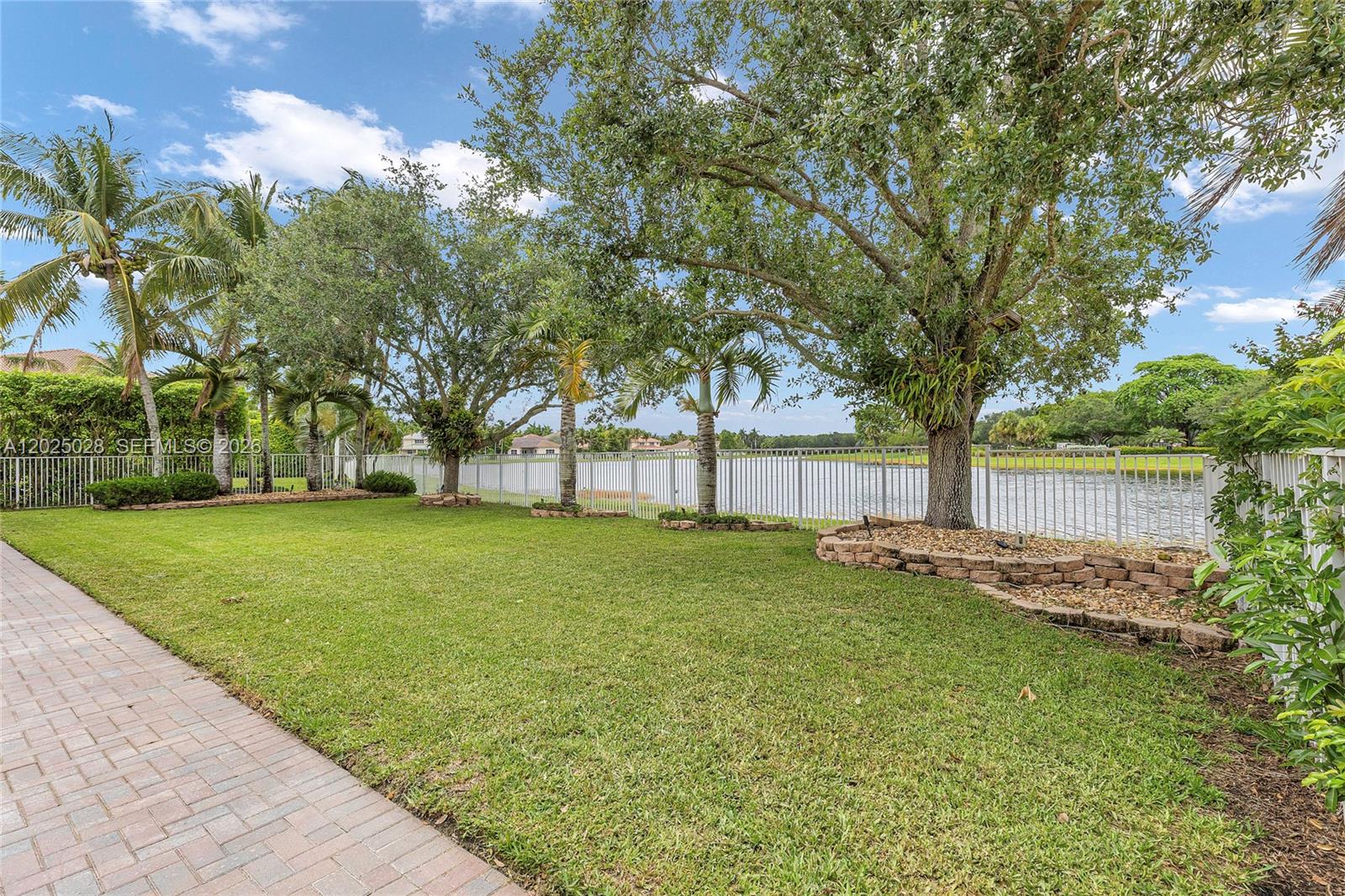 950 Marina Dr