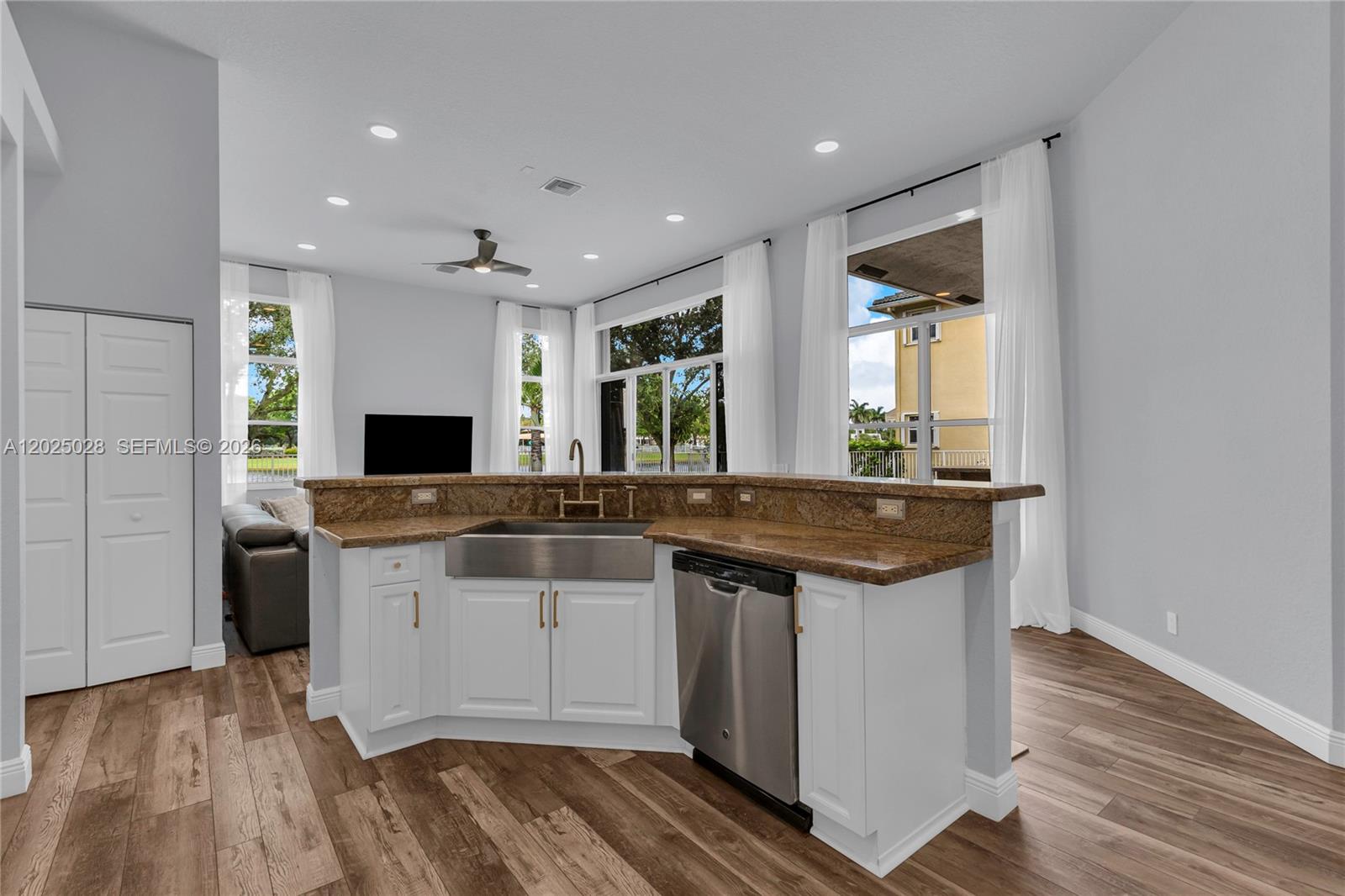 950 Marina Dr