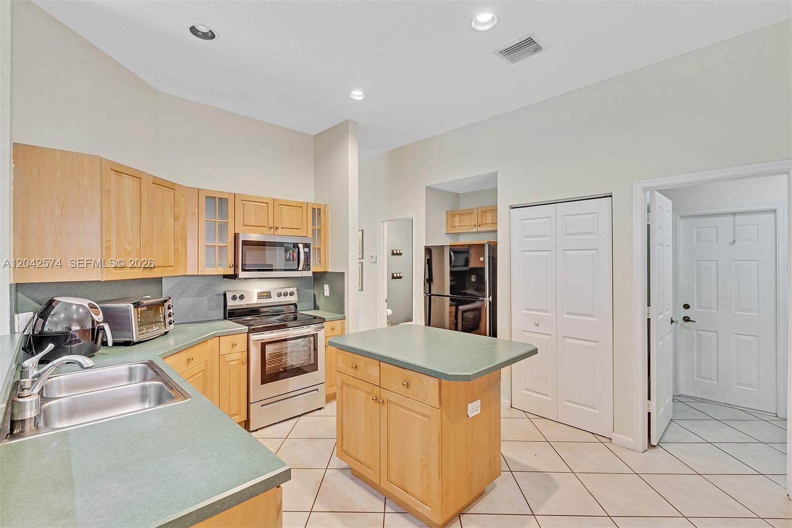 3711 Falcon Ridge Cir