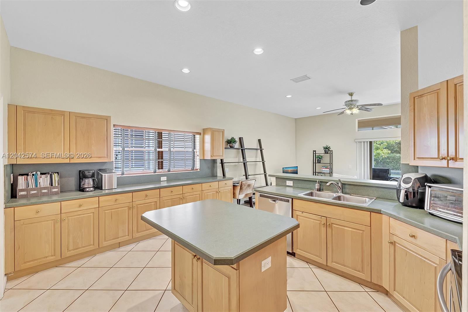3711 Falcon Ridge Cir