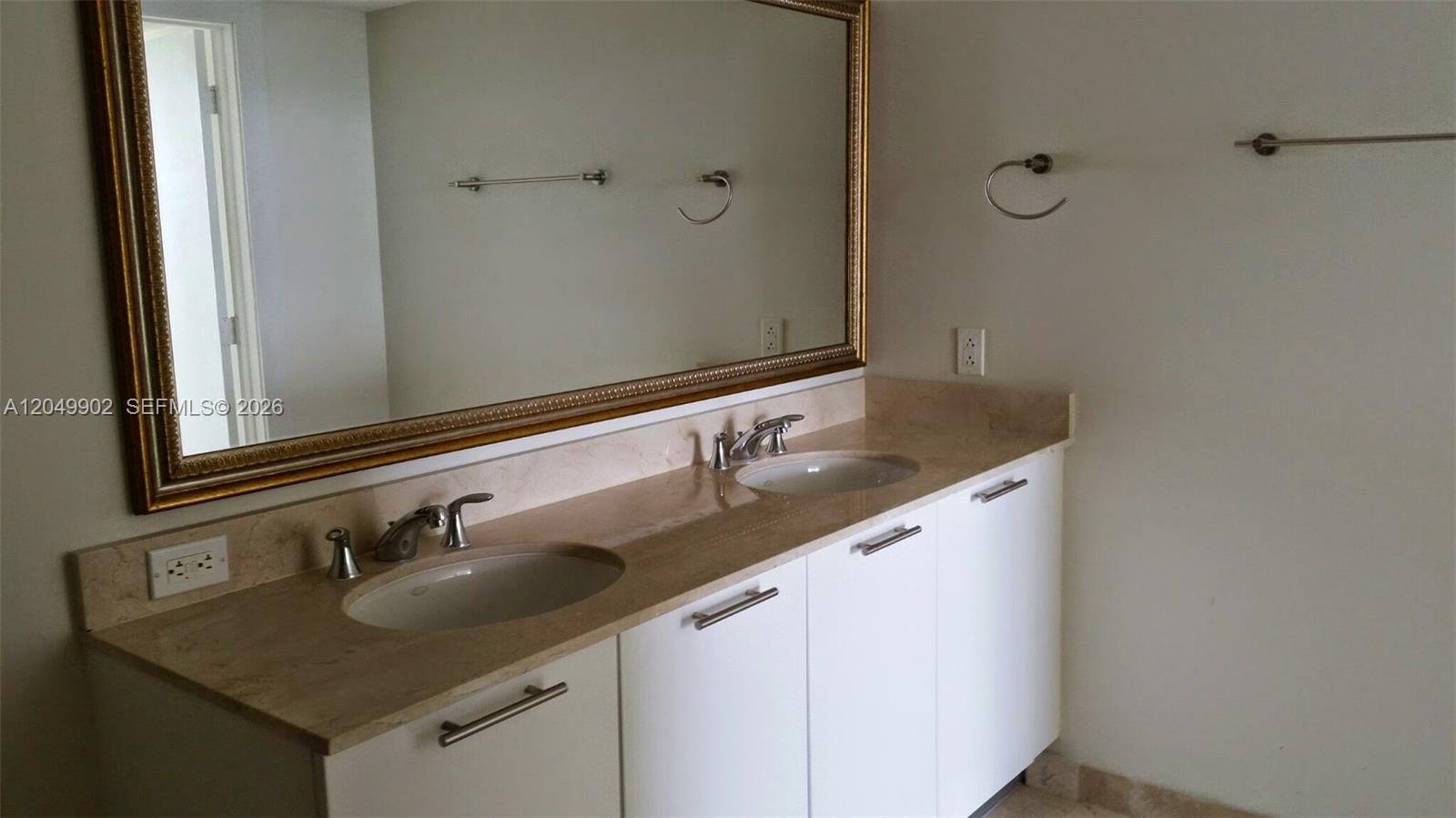 1800 N Bayshore Dr # 3310