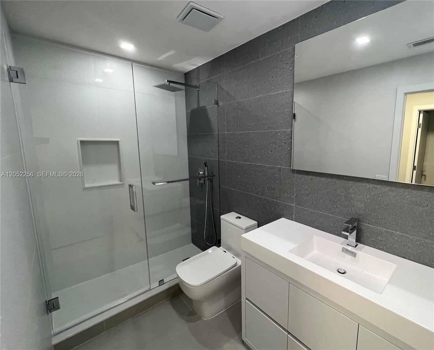 240 SE 7th St