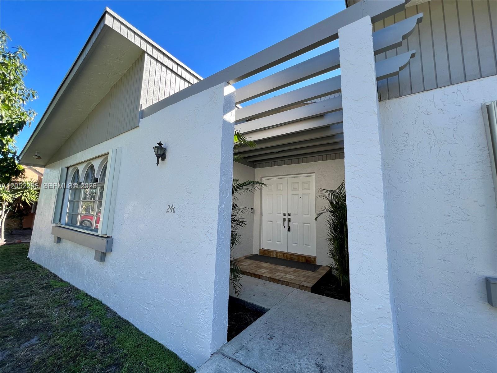 240 SE 7th St