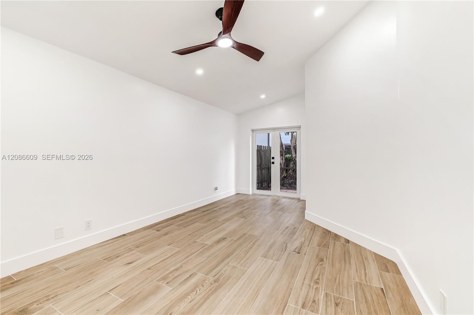 1290 Seagrape Cir