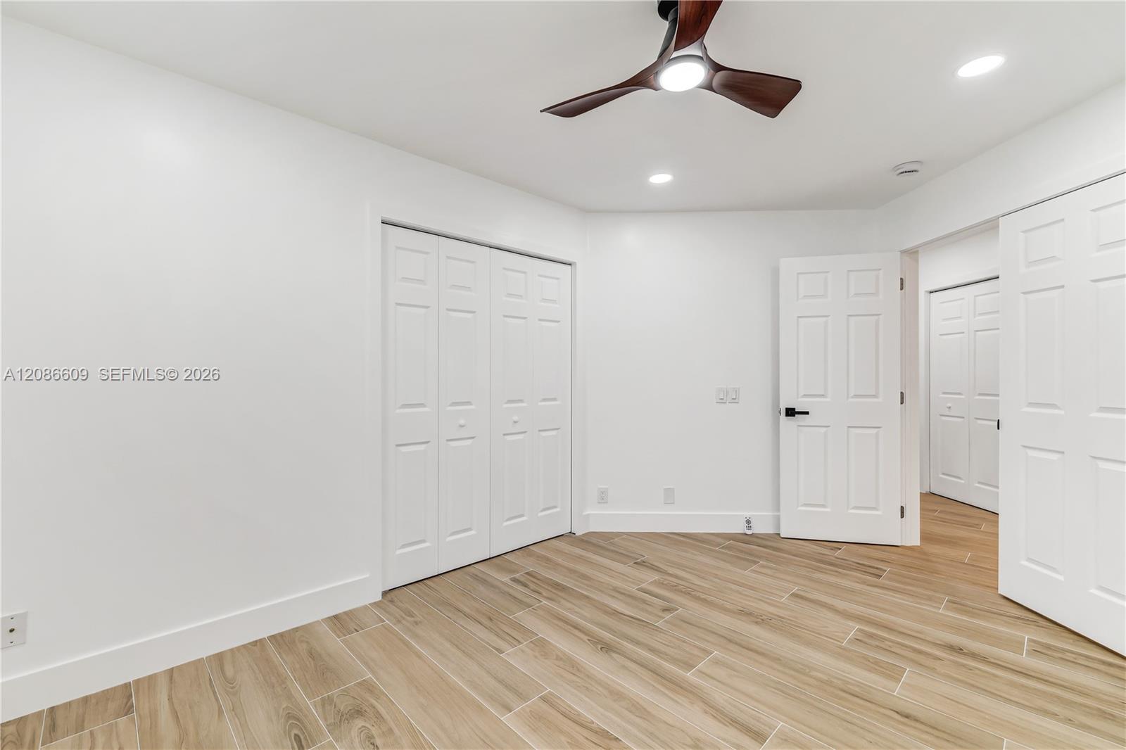 1290 Seagrape Cir