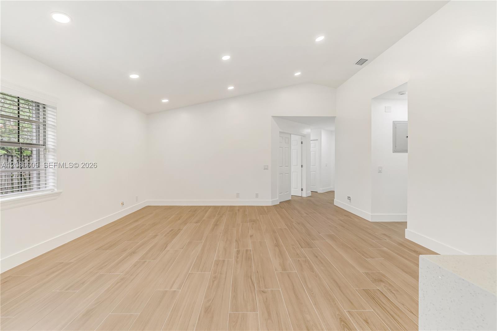 1290 Seagrape Cir