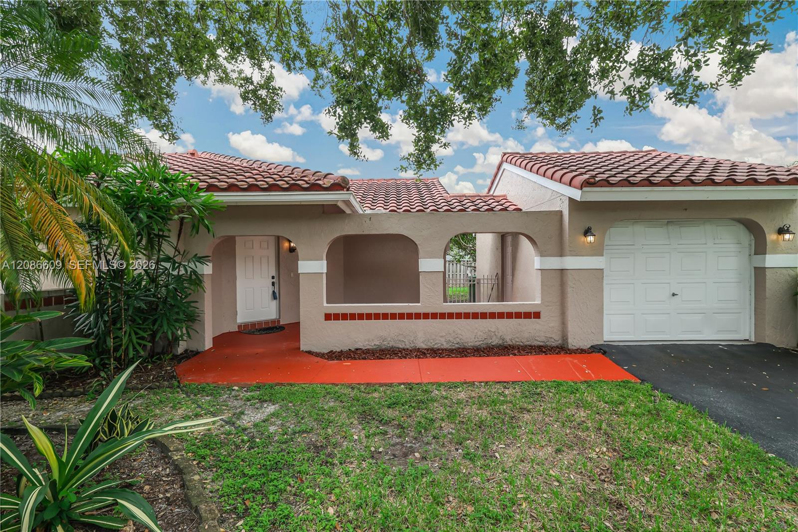 1290 Seagrape Cir
