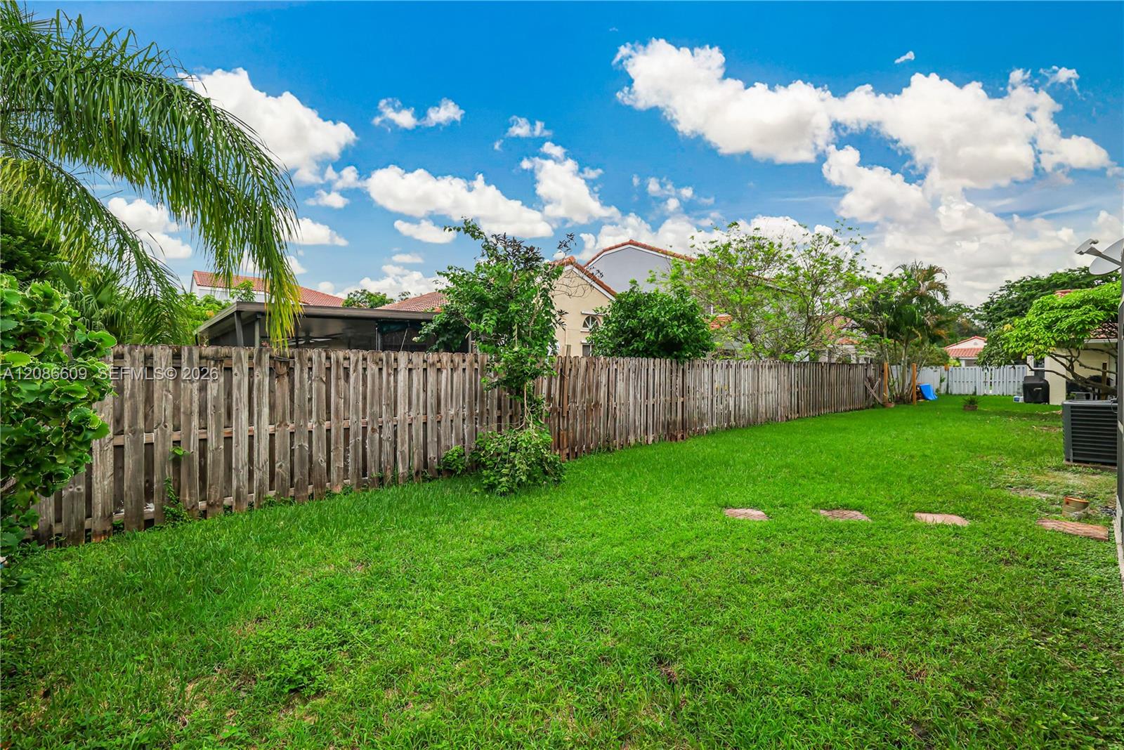 1290 Seagrape Cir