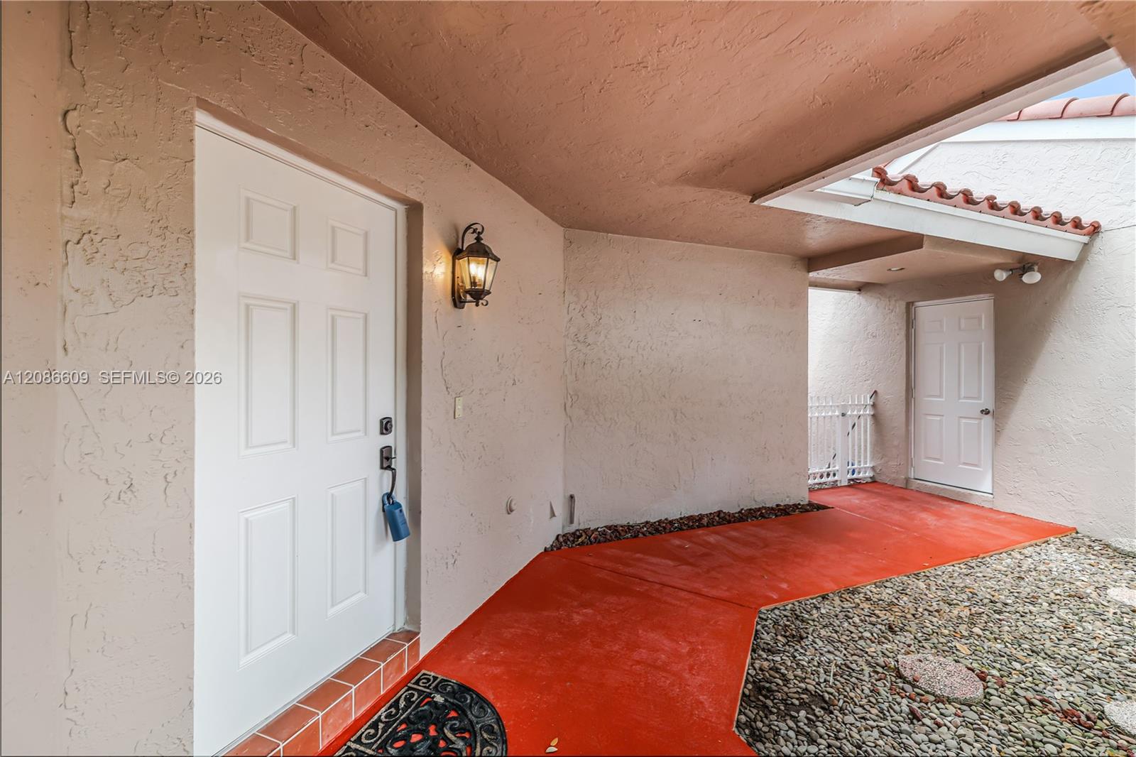 1290 Seagrape Cir
