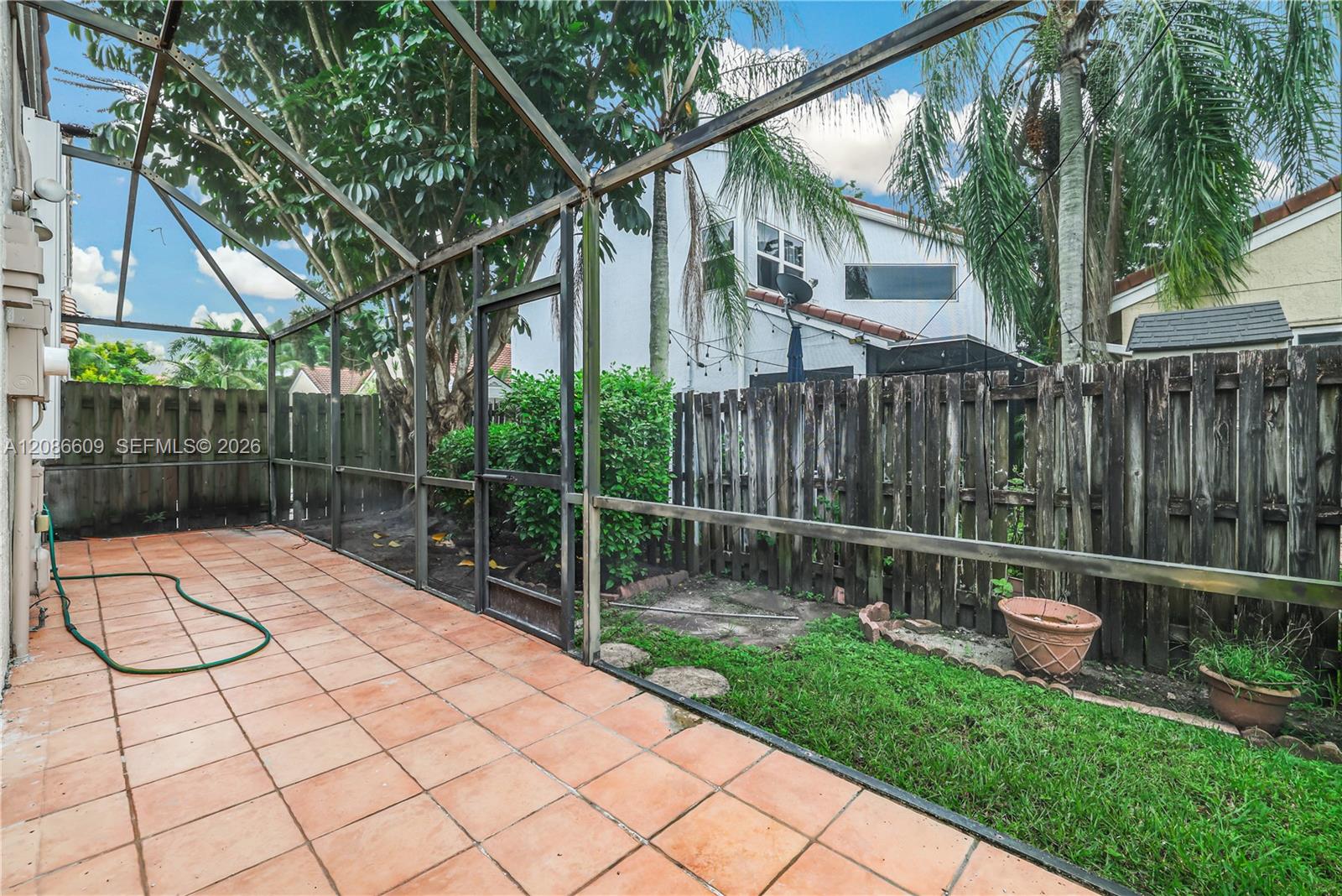 1290 Seagrape Cir