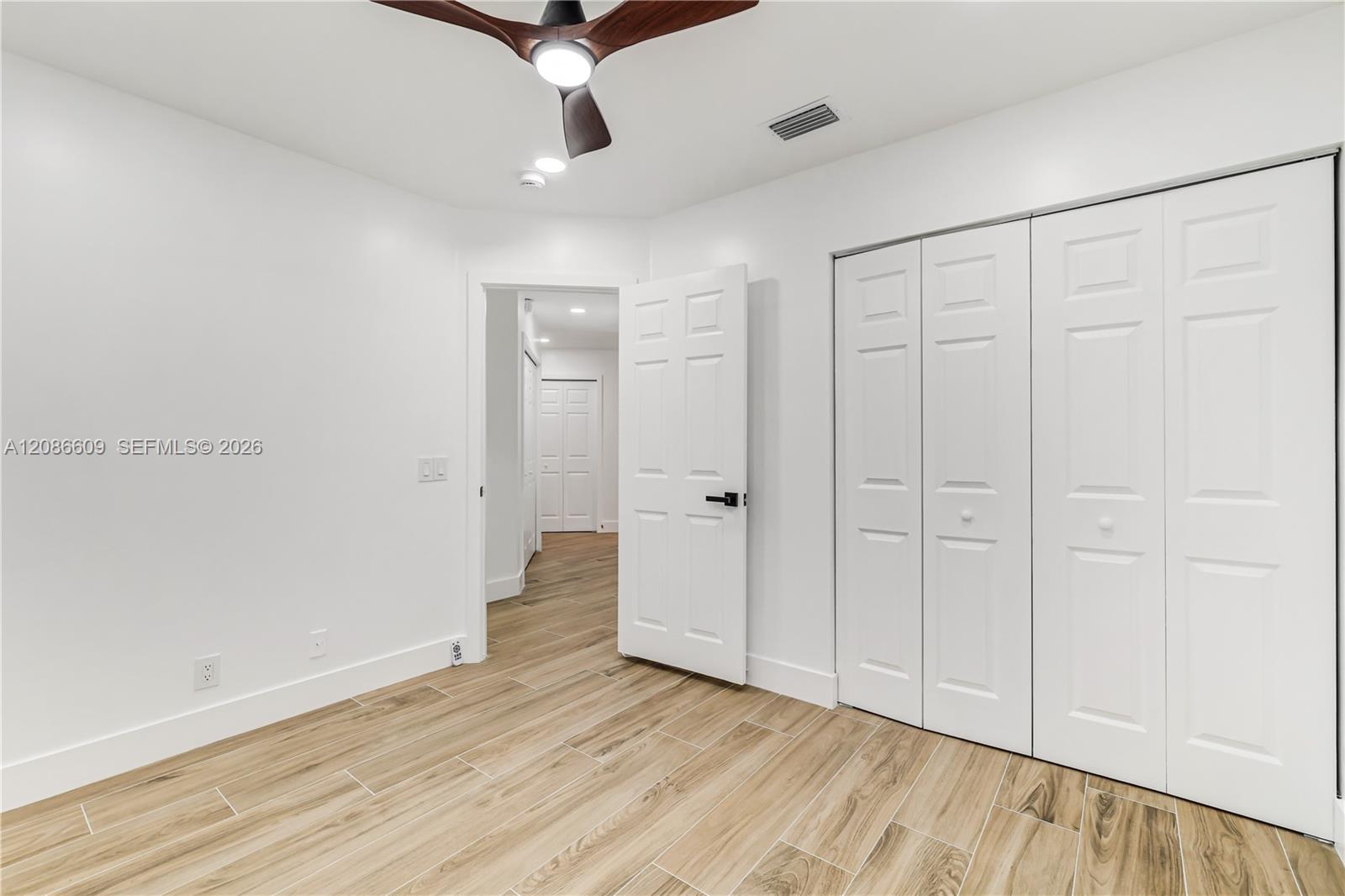 1290 Seagrape Cir