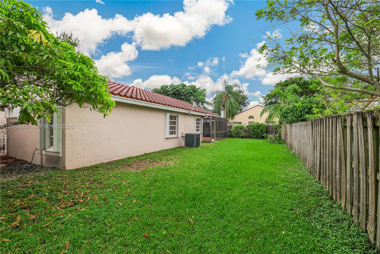 1290 Seagrape Cir