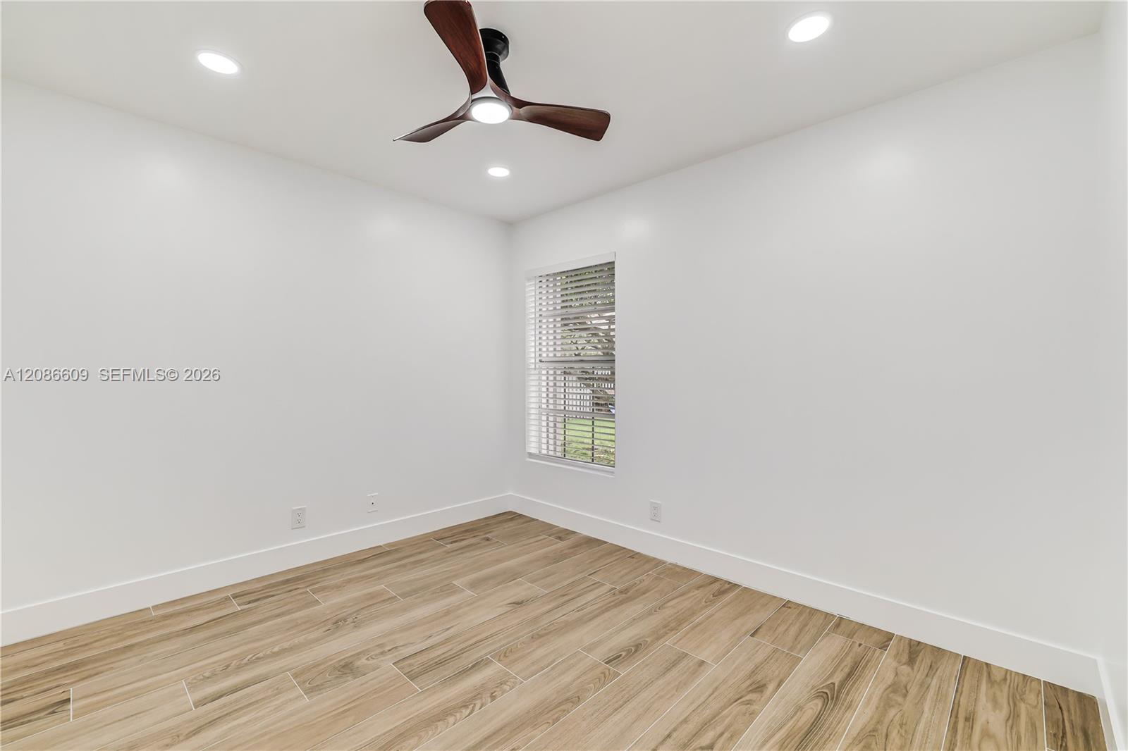 1290 Seagrape Cir