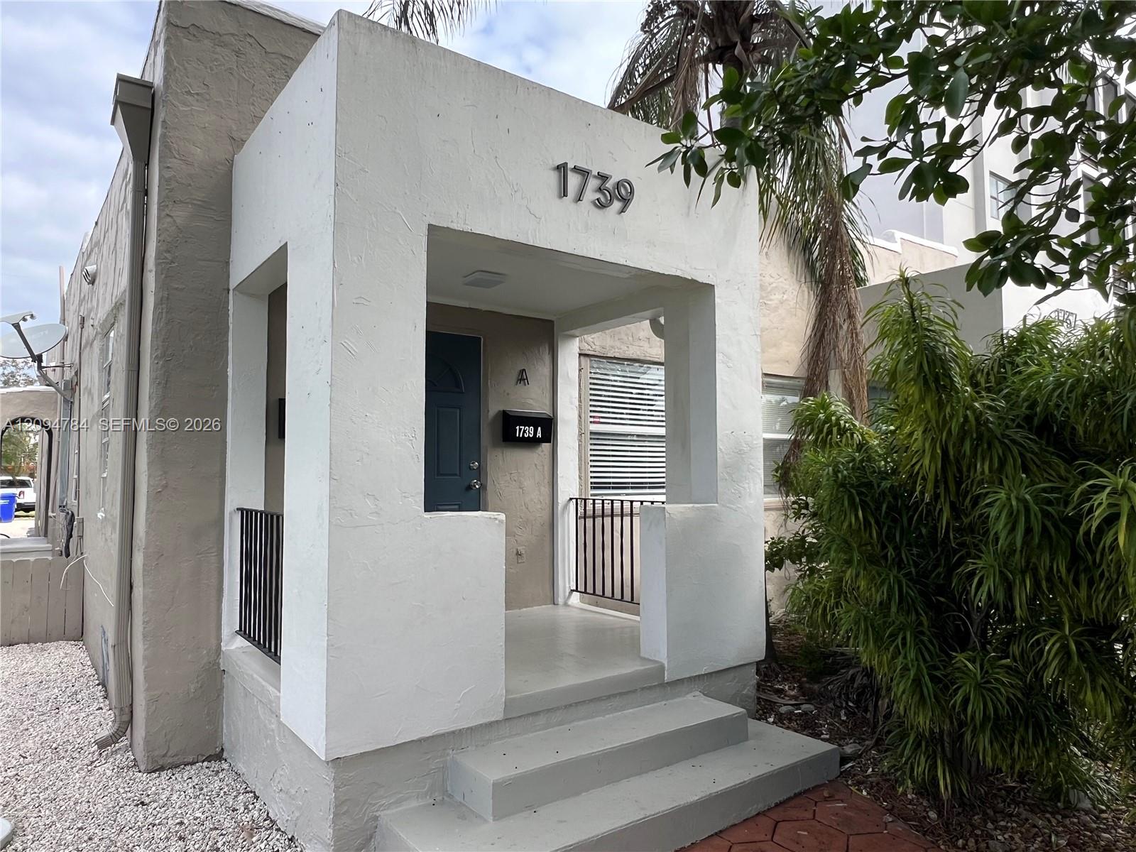 1737 Dewey St