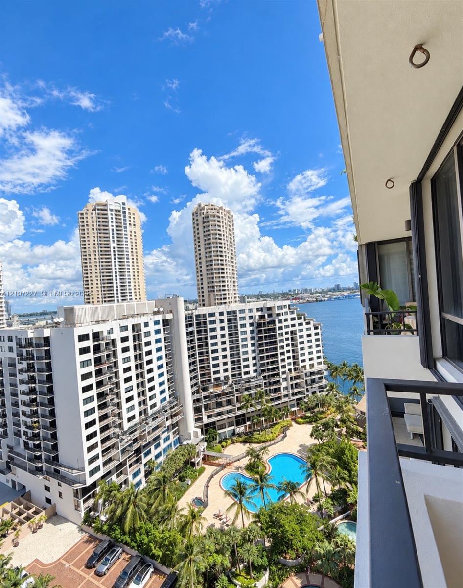 520 Brickell Key Dr # A2012