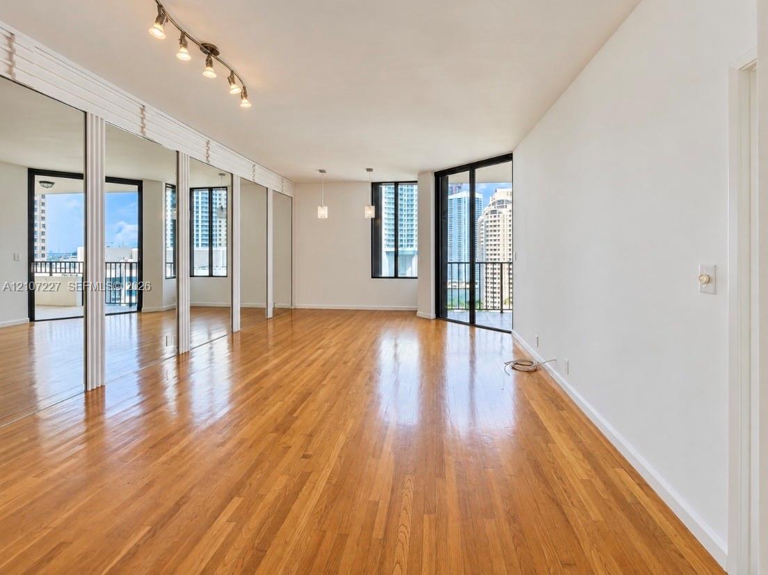 520 Brickell Key Dr # A2012