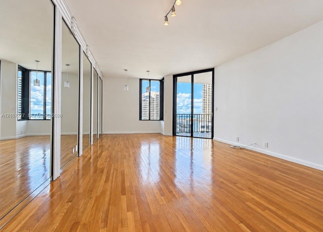 520 Brickell Key Dr # A2012