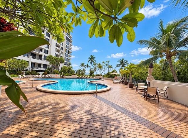 520 Brickell Key Dr # A2012
