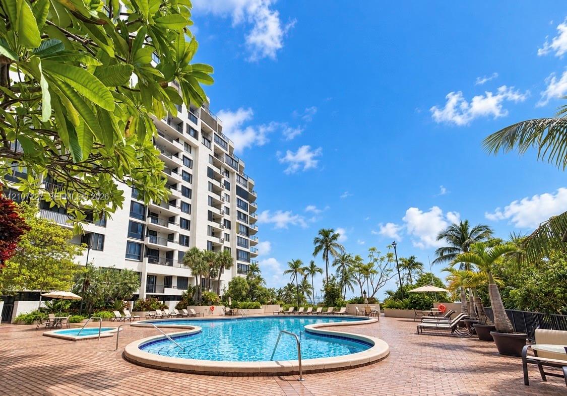 520 Brickell Key Dr # A2012